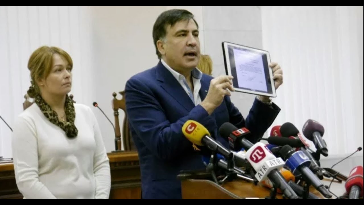 Суд по делу Саакашвили: политик пришел на заседание с мамой, женой и сыном - подробности 