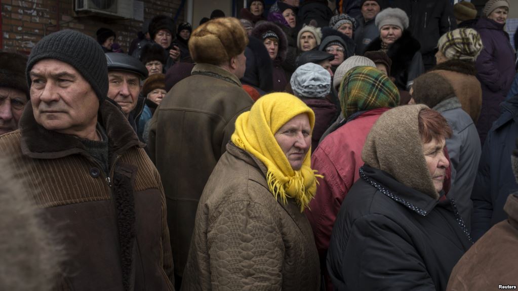 "Творится просто какой-то ад", - жители Луганска рассказали, во что превратилась "помощь" старикам от властей "ЛНР"
