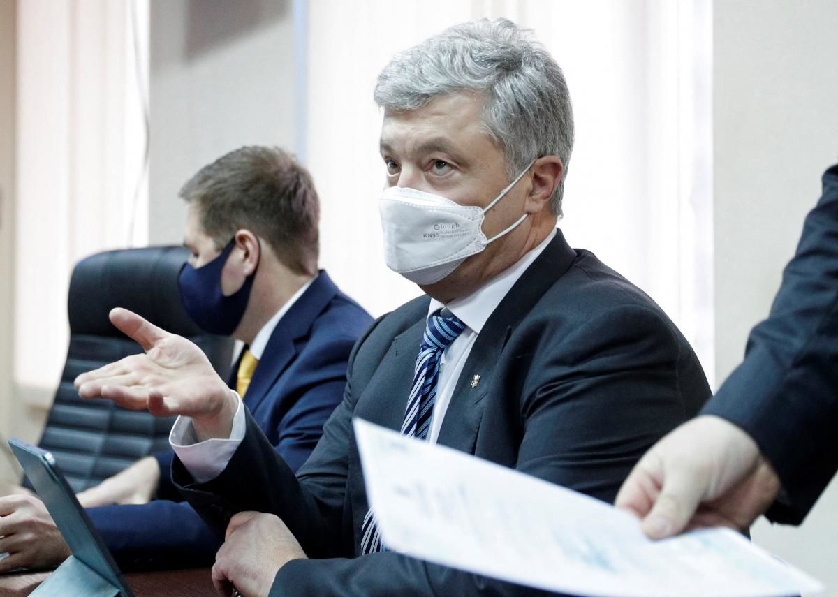 В Печерский суд Киева, где слушают дело Порошенко, вызвали скорую
