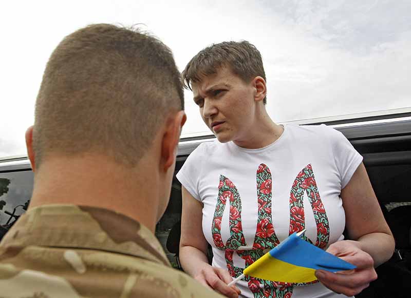 По кругу пошла. Скоро должна опять попасть в плен, - пользователи социальных сетей  выразили скепсис в отношении голодовки Савченко