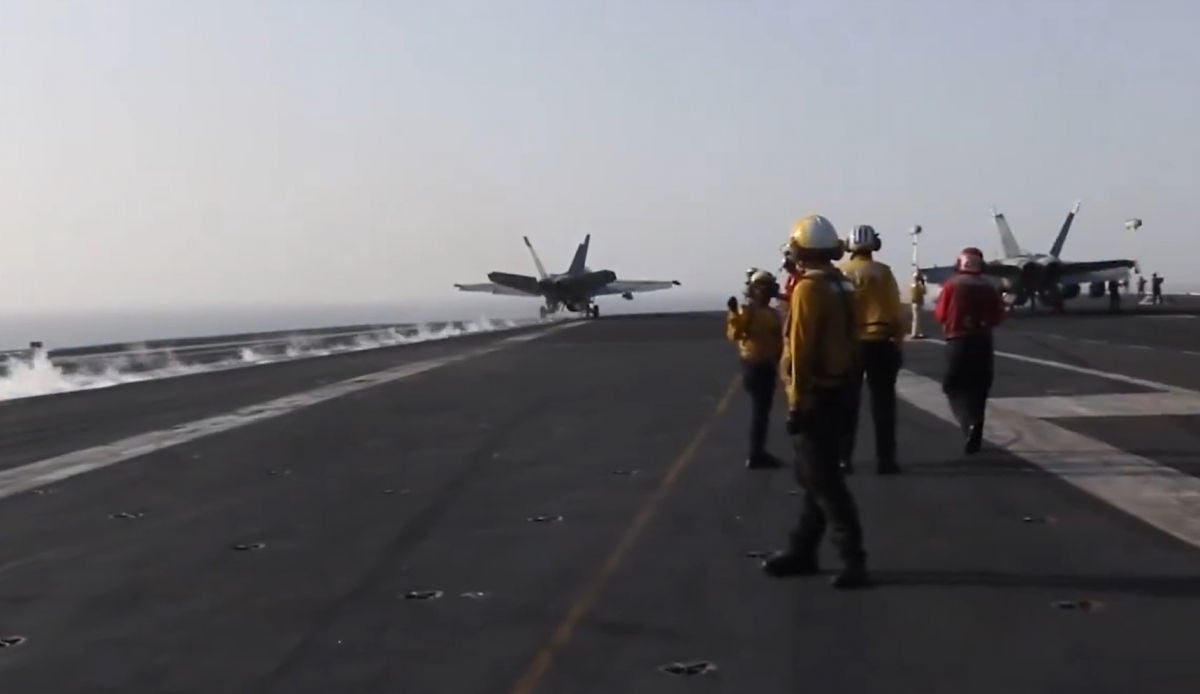 Иран бил по американскому авианосцу "Авраам Линкольн" сверхзвуковыми китайскими ракетами – Fox Business