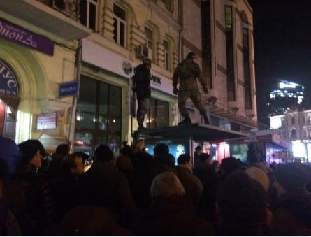 Погромы в центре Киева: в Сети рассказали о подозрительной роли России