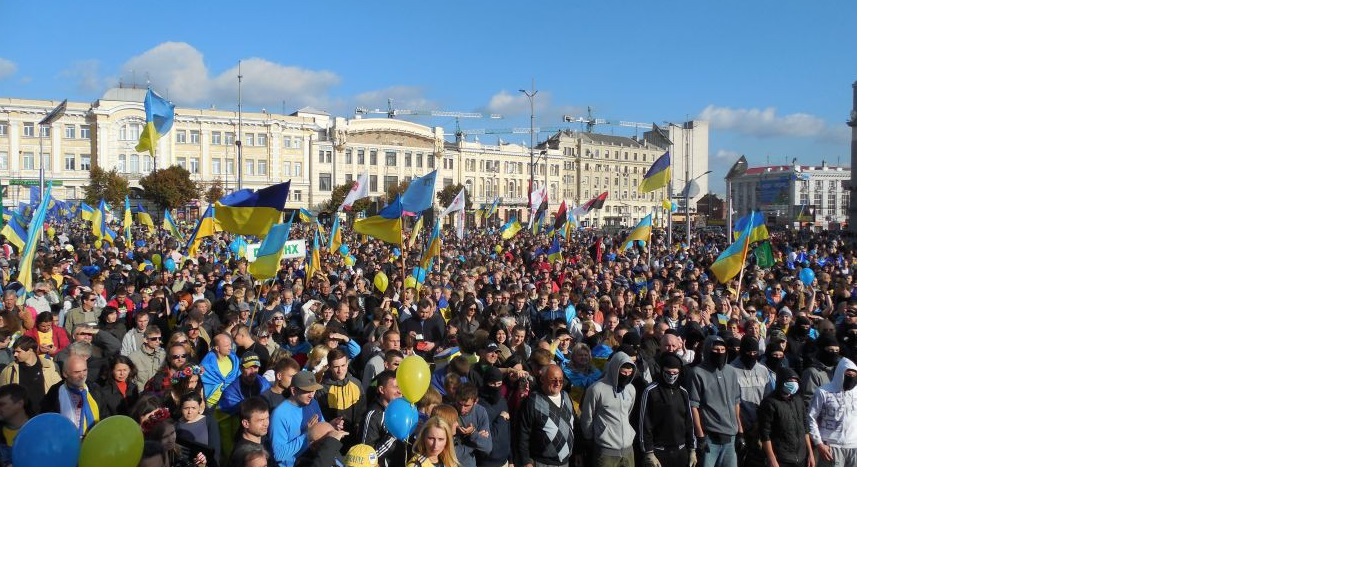 Марш мира "по-харьковски": представители власти и ультрас - в одной колонне