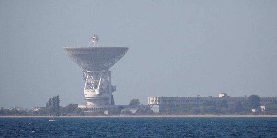 На спутниковых фото из Крыма видны обломки космического радара, который поражен ВСУ, – Newsweek