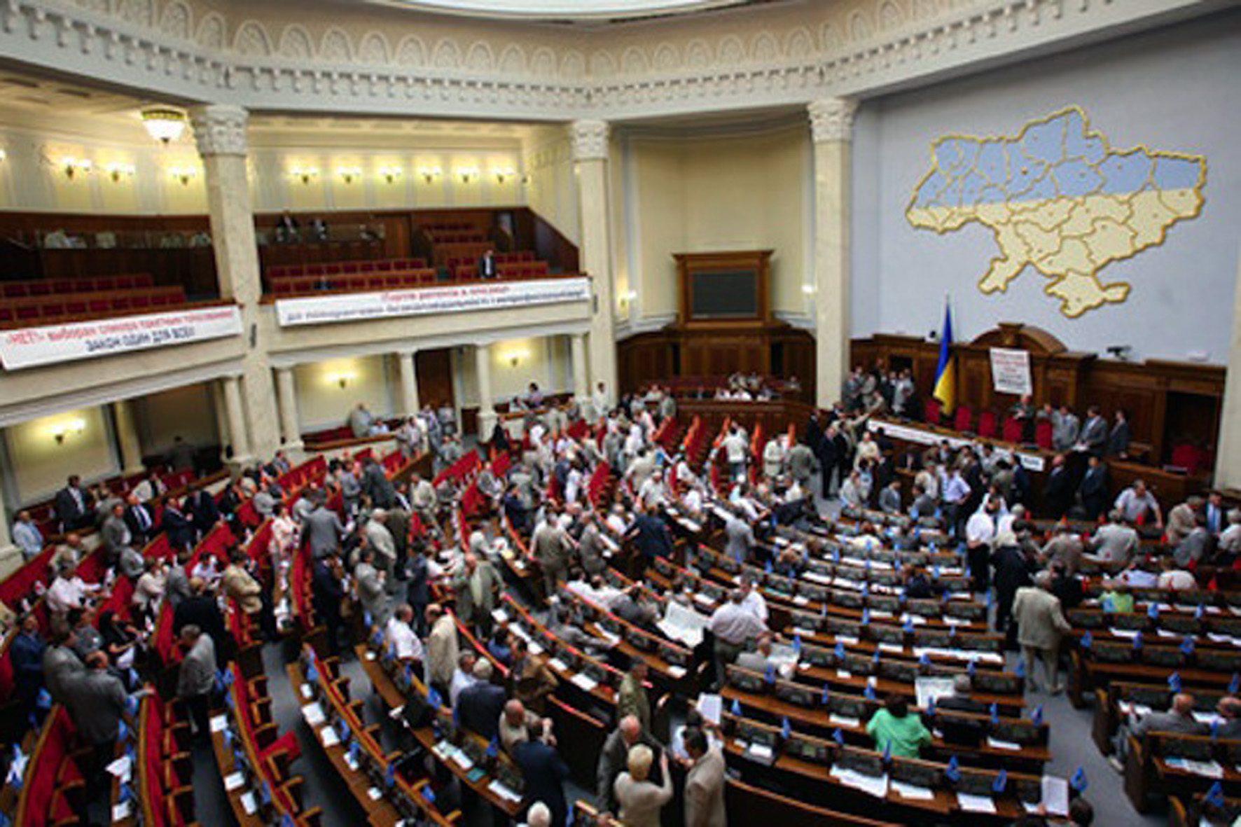 Раду предлагают поделить на Сенат и Народное Собрание