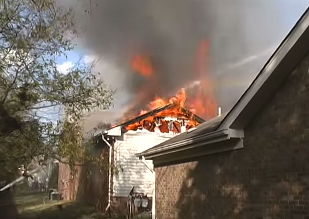 В Сети появилось видео самого худшего пожарного в мире