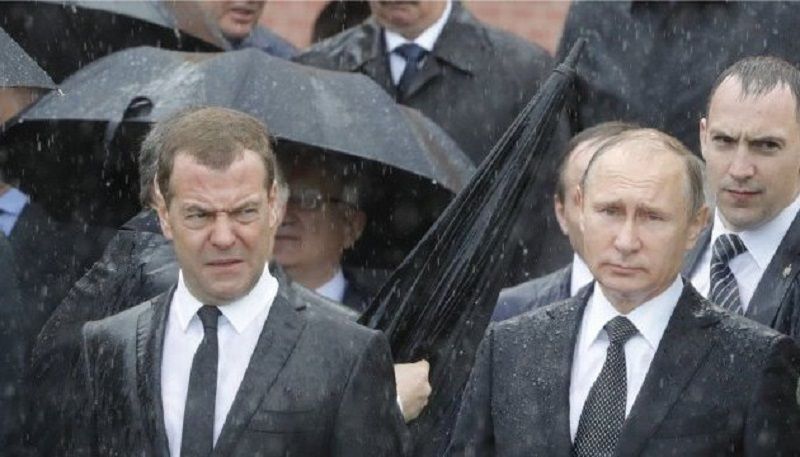 Медведев после взрыва на Крымском мосту назвал причины для нанесения ядерного удара РФ