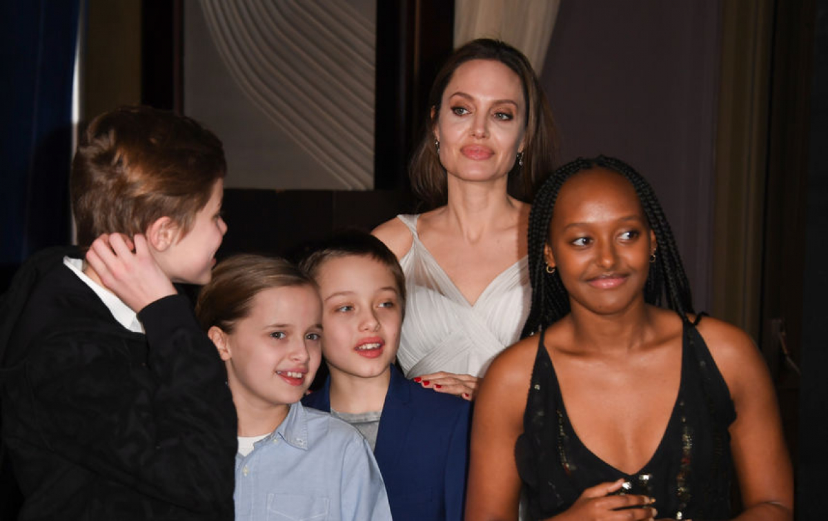 Анджелина Джоли впала в депрессию и хочет отдать детей Брэду Питту