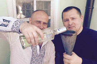 Ярош продемонстрировал вокальные способности на застолье