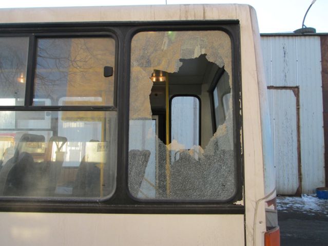 Подробности утреннего обстрела маршрутки в Донецке: водитель предложил пассажирам спрятаться