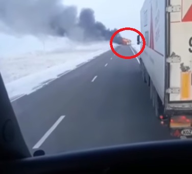 В Сети показали видео сгоревшего в Казахстане автобуса, в котором умерли 52 человека: выяснилось, куда ехали погибшие мигранты, - кадры