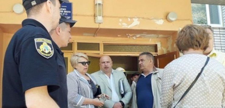 700 учащихся средней школы в Днепропетровской области срочно эвакуировали из-за неизвестного газа 