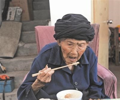 В Китае скончалась женщина, родившаяся в девятнадцатом столетии: 120-летняя Фу Суцин была самым старым человеком на Земле