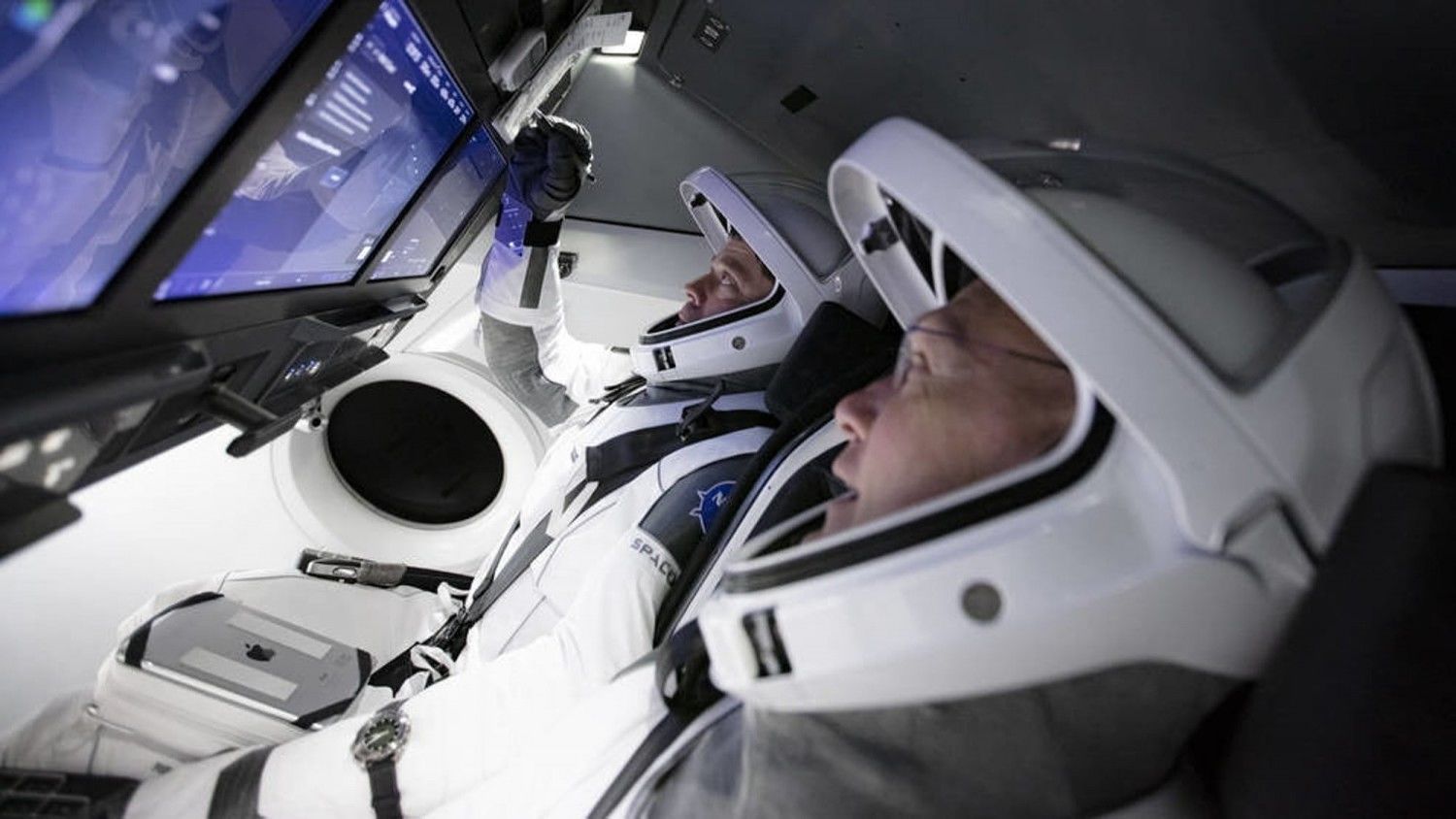 "Черный день" для Рогозина: компания Илона Маска запустила второй корабль Crew Dragon на МКС