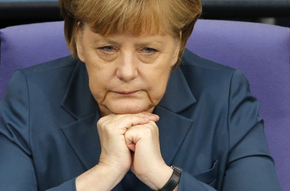 Снимать санкции с России еще очень рано, - Меркель  