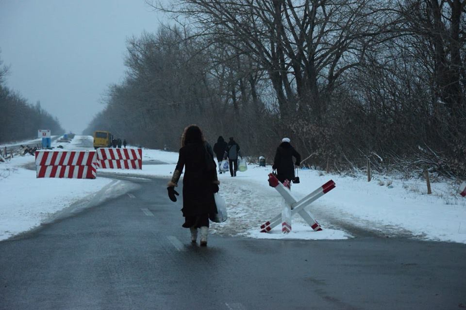 На линии разграничения в Донецкой области на контрольно-пропускном пункте "Гнутово" умер мужчина. Подробности