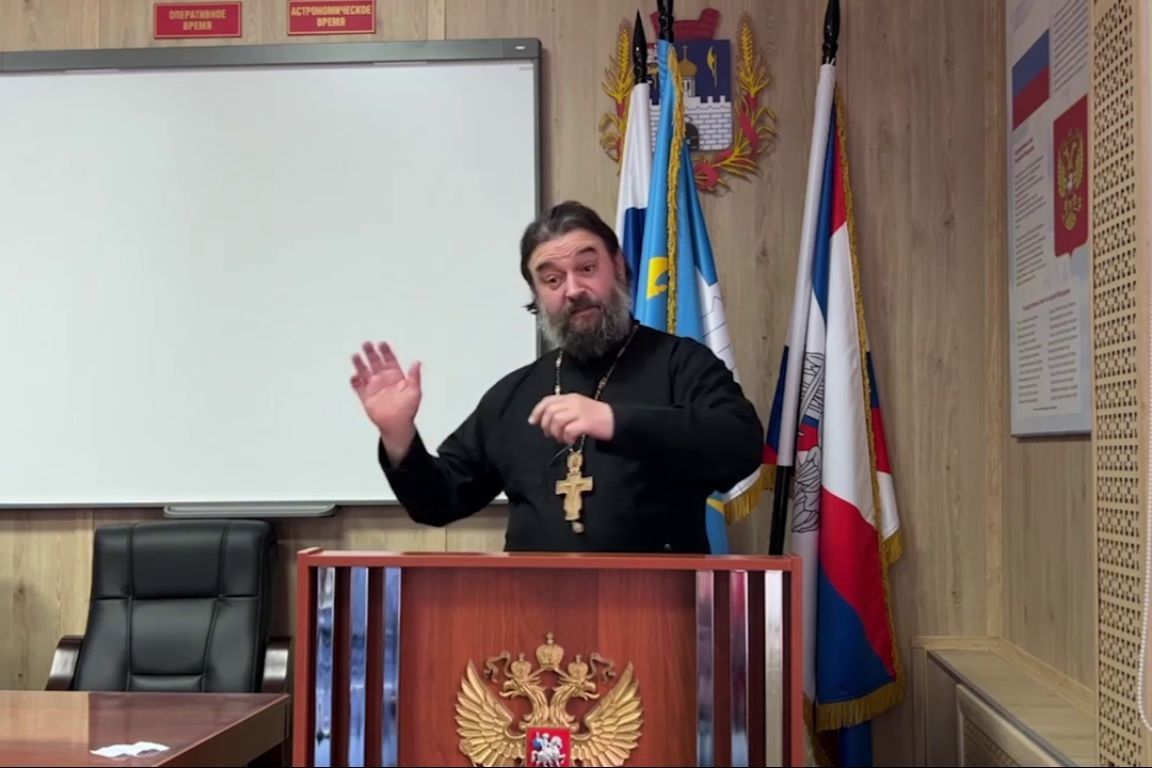 ​В РПЦ дали наставление солдатам, как "православно" бить по украинцам "Градом": "Без молитвы не снаряжай"