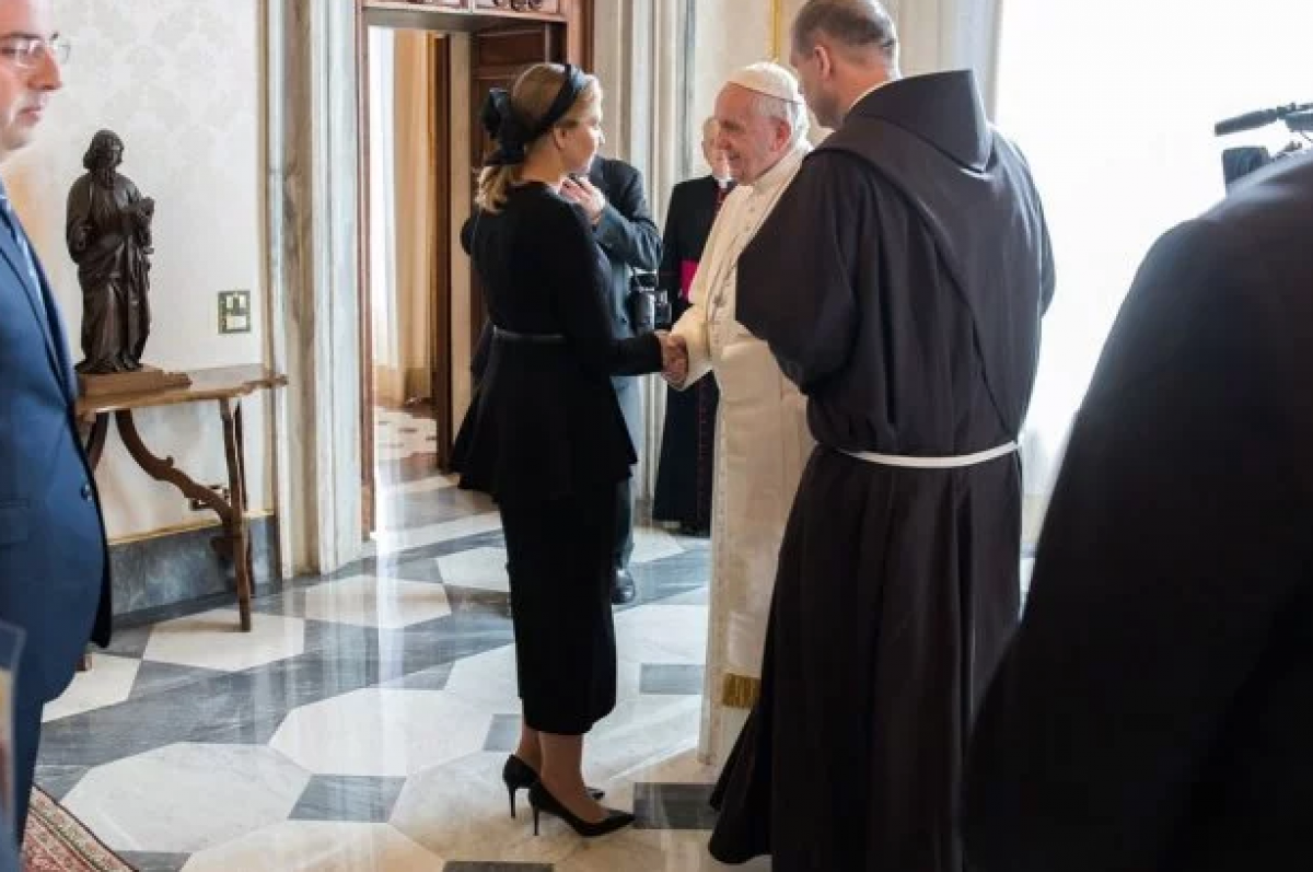 Елена Зеленская поразила социальные сети внешним видом на фото в Ватикане