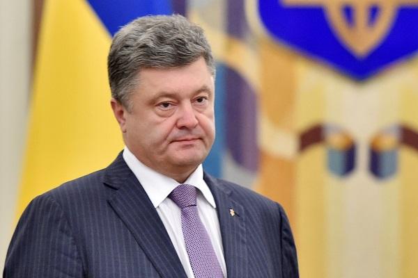 Порошенко назвал условие отвода украинских танков от линии разграничения в Донбассе