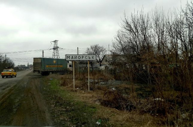 В Донецкой области боевики снова ударили по мирным жителям - обстрелян гражданский автомобиль: в Сети появились кадры