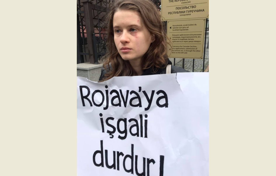 В Киеве у посольства Турции избили протестующих против "уничтожения курдов" в Сирии - видео