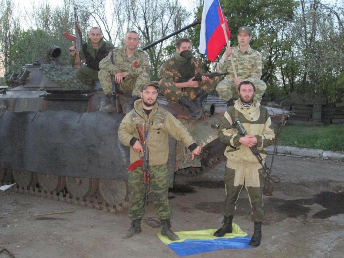 ​Российский солдат, потоптавшийся на флаге Украины, потерял обе ноги