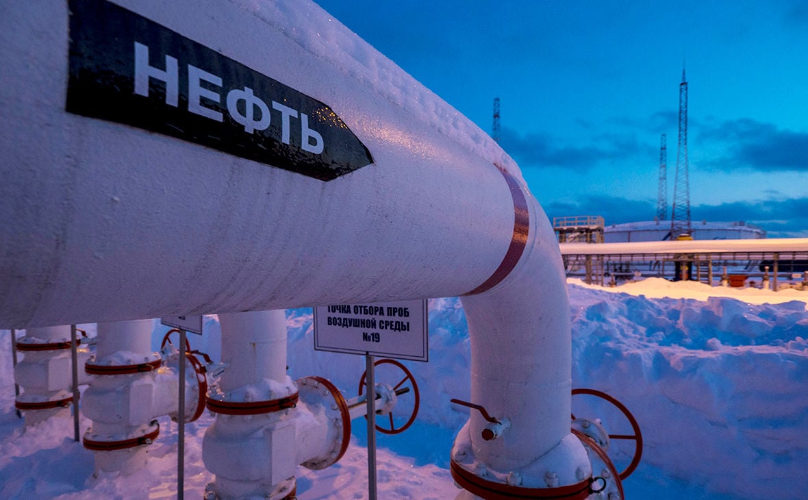 Не признавшая потолка цен на нефть РФ начала продавать "черное золото" и бензин с рекордными скидками 