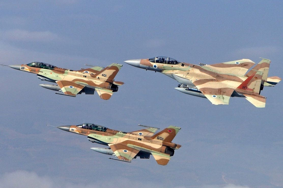Истребители F-16 ВВС Израиля разбомбили объекты ПВО Асада под Дамаском - российские "Буки" не спасли