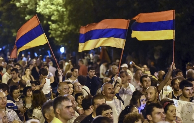 Армянский «майдан»: силовики заявили, что не примут ультиматум демонстрантов