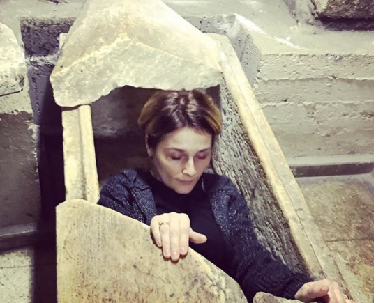 У Охлобыстина окончательно поехала крыша: поп-расстрига опубликовал в социальных сетях фотографию своей жены в гробу - кадры