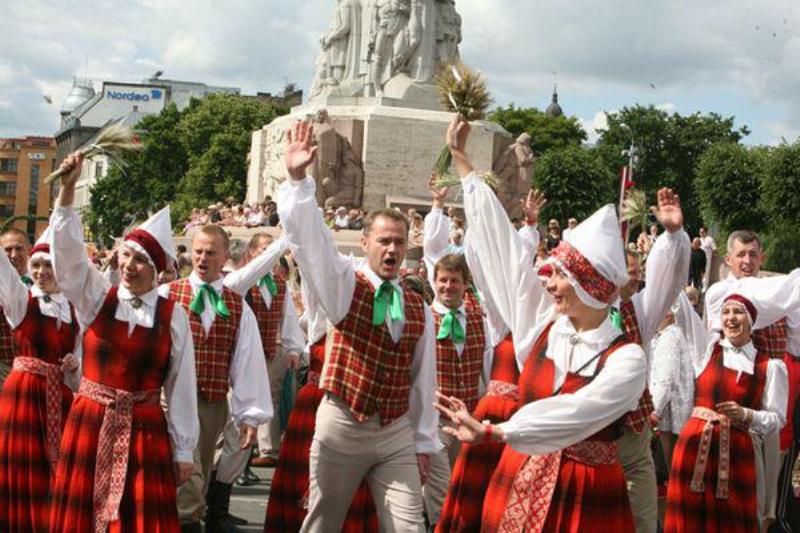 Страны Балтии избавляются от имперского наследия: в Латвии прикрывают последние школы с русским языком преподавания