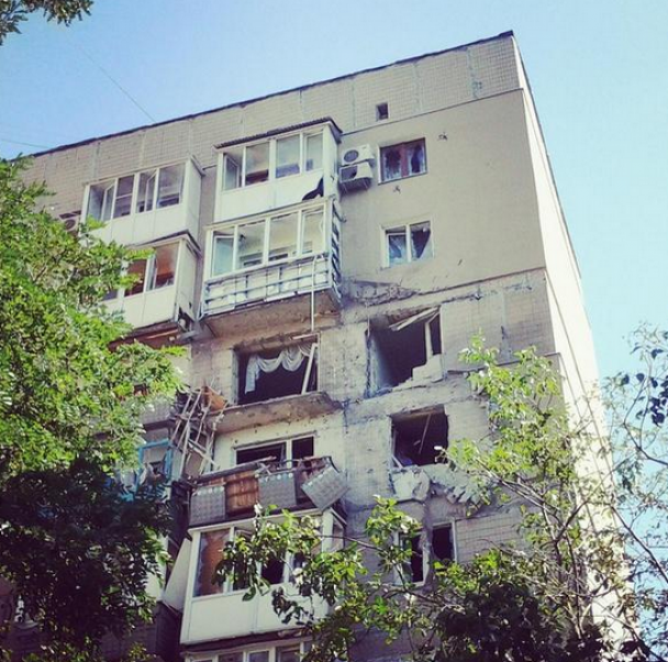 Эксклюзивное интервью с жительницей разбомбленного в Донецке дома