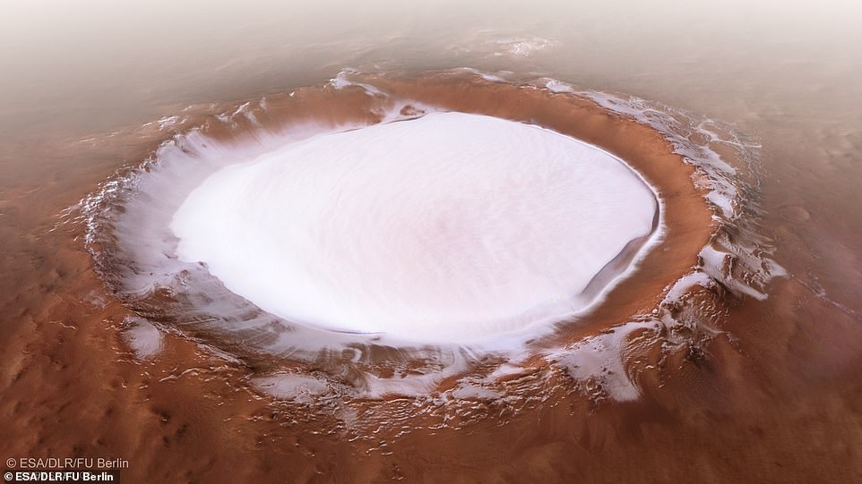 Кратер Королева в ледяном заточении: ученые показали невероятные фотографии зимы на Марсе