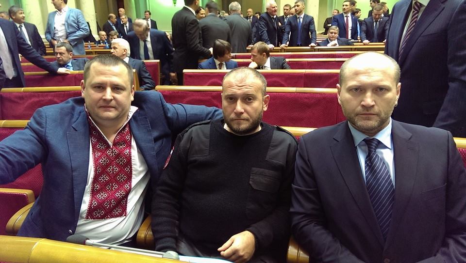 Народные депутаты в социальных сетях размещают фото первого заседания Верховной Рады