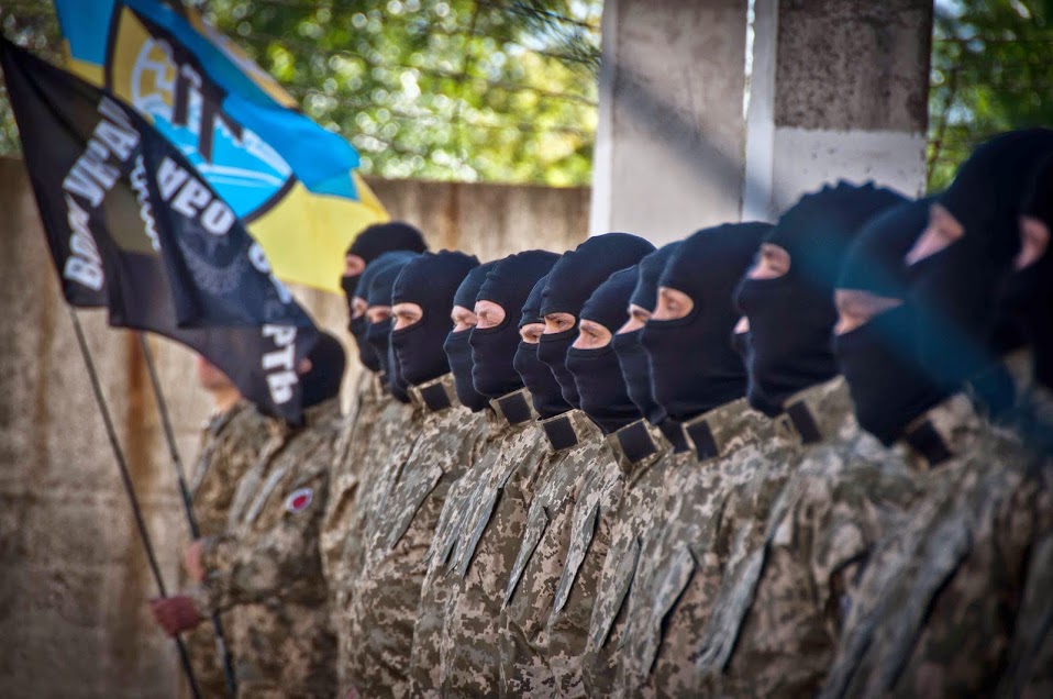 Как тренируется батальон "Азов" на своей базе в Полтаве