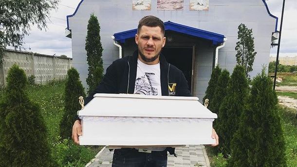 У знаменитого украинского боксера Беринчика умер маленький сын: опубликовано грустное фото