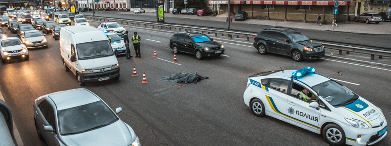 ​Ошеломляющее ДТП в Киеве: обезглавленное тело пешехода несколько часов пролежало посреди дороги