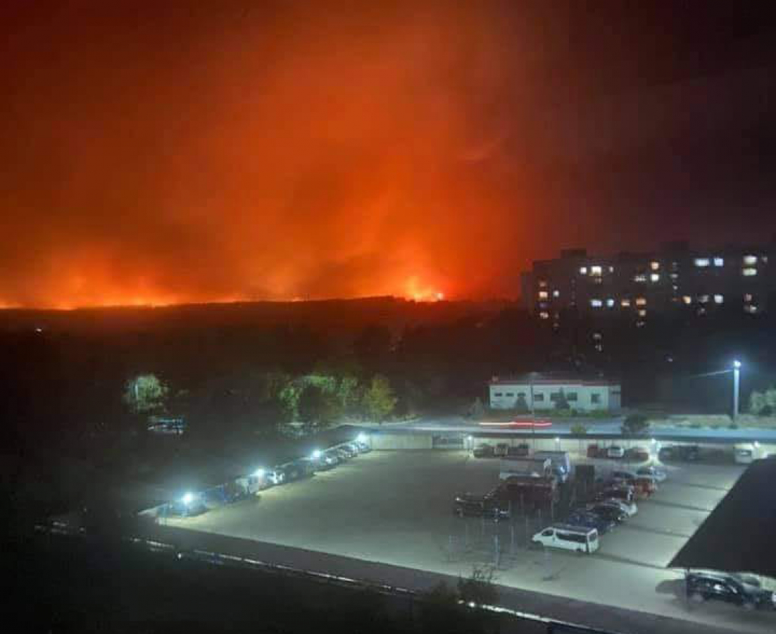 Пожар подобрался к Северодонецку: на окраине города горят дачи, жители - на чемоданах