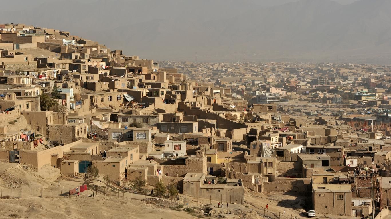 Тысячи людей бегут в Кабул, спасая свою жизнь – последние новости из Афганистана