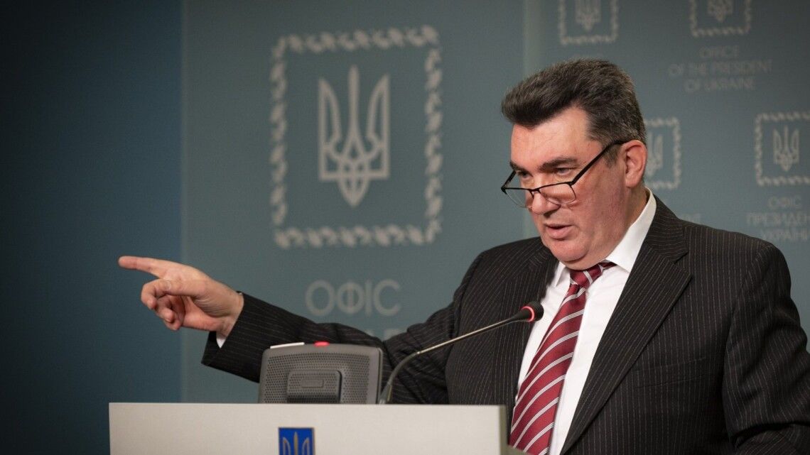 Данилов пообещал Симоньян, что российские оккупанты будут "лежать в украинской земле со стеклянными глазами"