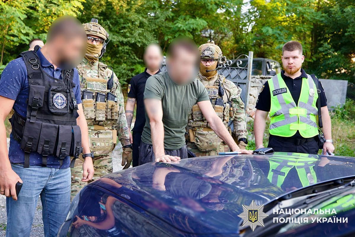 В Хмельницком арестован директор языковой школы - ему грозит до 8 лет за развращение детей