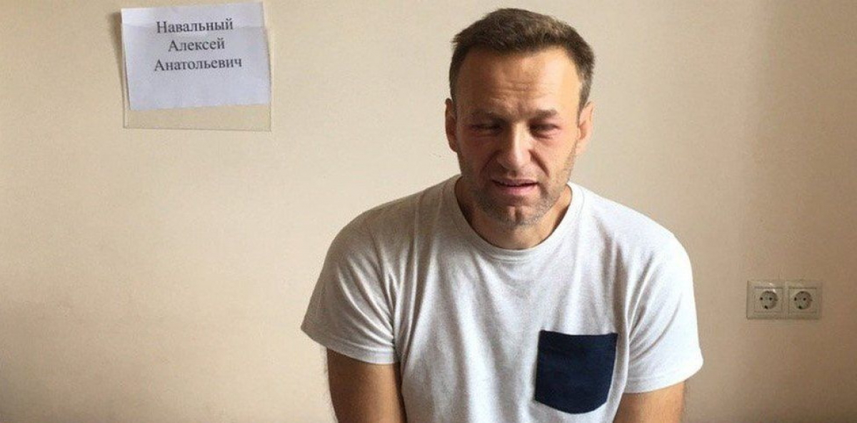 В России заговорили об алкоголе в организме Навального перед отравлением: реакция соцсетей