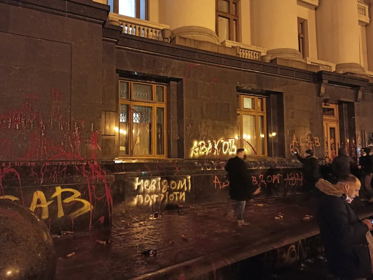 Геращенко об акции сторонников Стерненко в Киеве: "Они хотят, чтобы полицейские избивали митингующих"