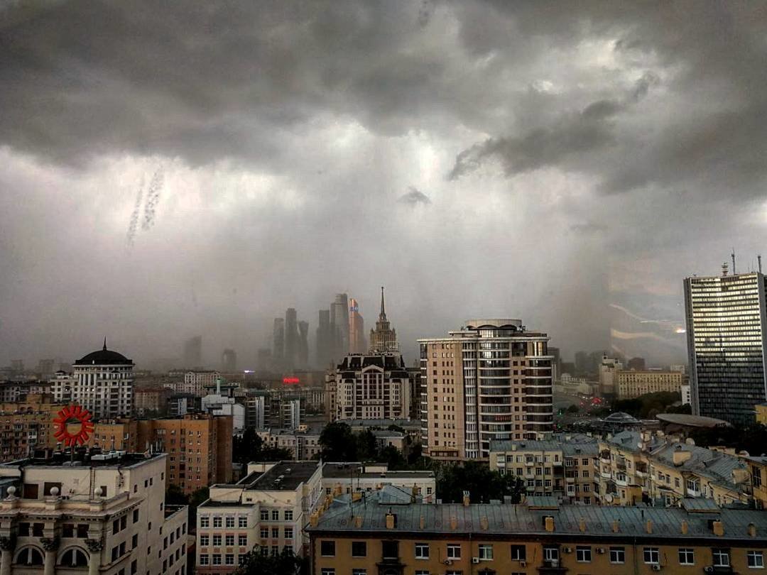 Москва скорбит: число жертв урагана в столице РФ и области выросло до 16 человек