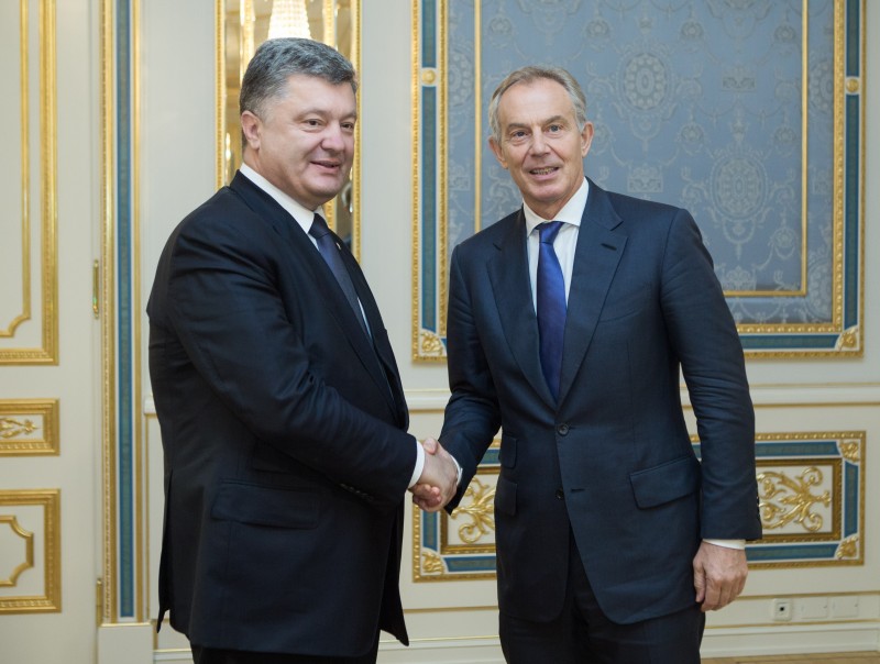 Порошенко провел встречу с Тони Блэром и посетовал на политику России