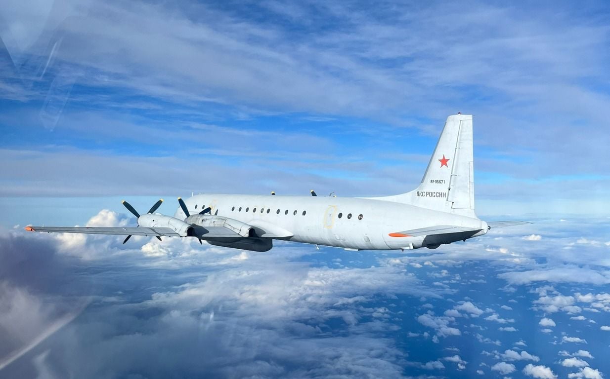 Пытался быть незаметным: польские истребители перехватили российский самолет-разведчик "Ил-20"