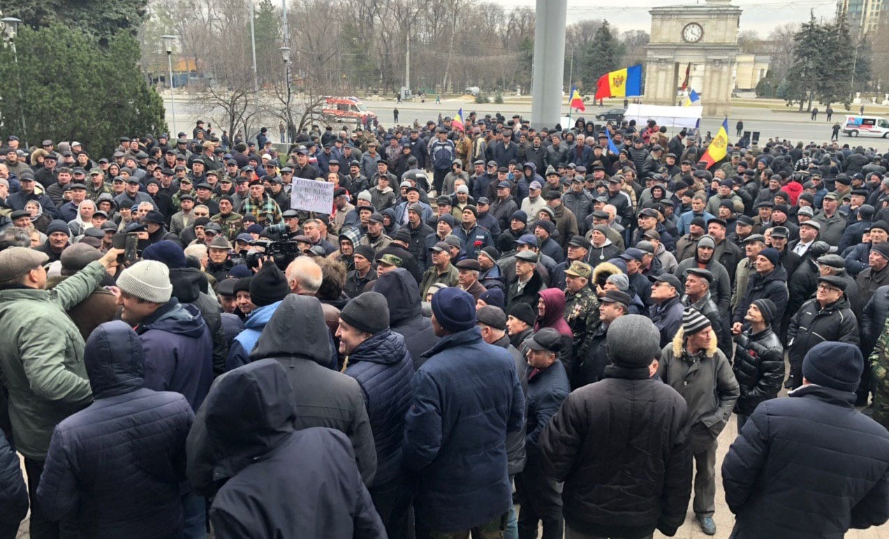 Протесты в Кишиневе: люди пошли на штурм Дома правительства Республики Молдова, видео