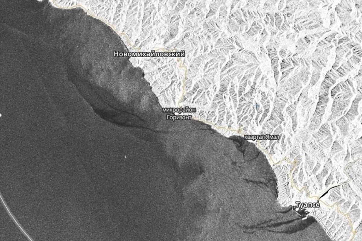 ​Нефтяное пятно от Туапсе приближается к дворцу Путина в Геленджике: осталось 30 км