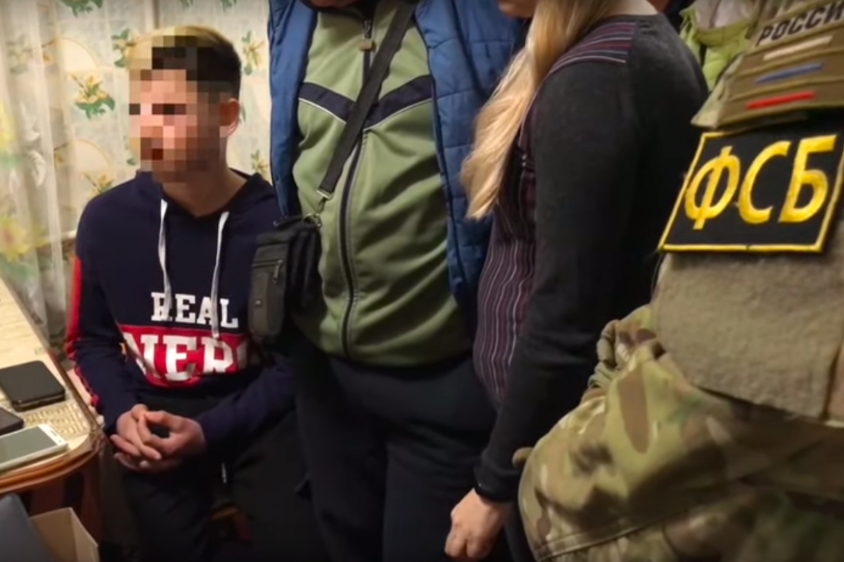Дело керчи. Теракт в Керчи в школе 2018 Керчь. В Крыму задержали подростков.