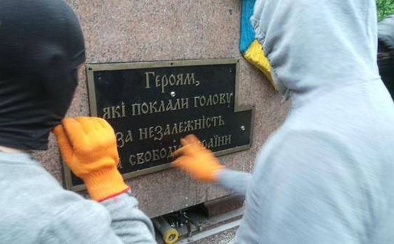 Активисты назвали в честь борцов за независимость Украины Вечный огонь в Харькове 